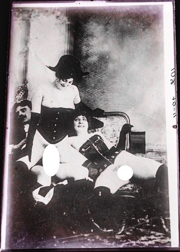 PHOTO SUR PLAQUE DE VERRE NEGATIF EROTISME NU 15 x 10 MAISON CLOSE 1900 EROTIQUE - Imagen 2 de 2