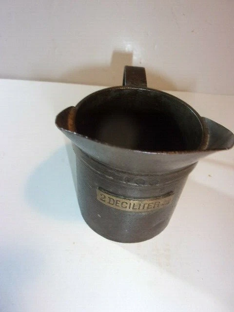 Vintage Two deciliter Metal Measuring cup with spout.