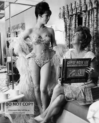 NATALIE WOOD & GYPSY ROSE LEE DURING THE FILMING OF ''GYPSY''  8X10 PHOTO (SP-474)