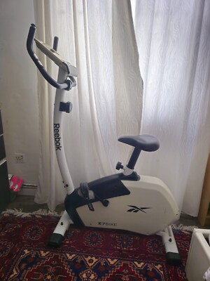 White Reebok Z7 exercise bike in good condition UK