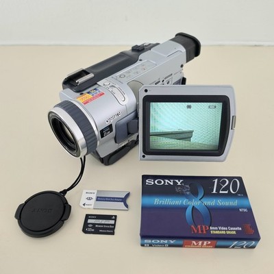SONY Digital8 Handycam DCR-TRV530 700x Digital Zoom Camcorder w/ Extras - Silver