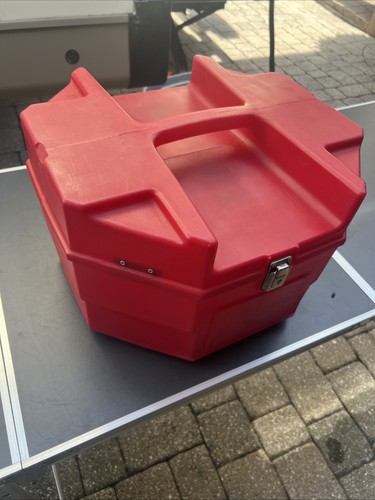 Western Cowboy Hat Can Carrier Case ~ Red.  Really Nice With Locking Key