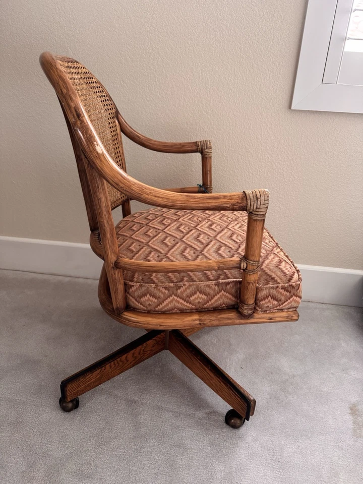 Silla de escritorio de oficina ejecutiva giratoria de bastón de ratán McGuire coleccionable de colección Foto 3 de 4