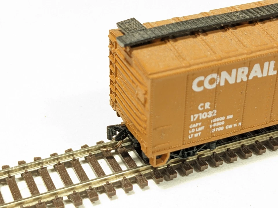 Model Power N Scale 40’ Boxcar Conrail #171032 Brown Kadee Cups USED: Excellent - Image 3 of 4