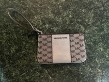 MICHAEL KORS Portafoglio donna MK Signature pochette da polso grigio argento 38F8CIJW7V