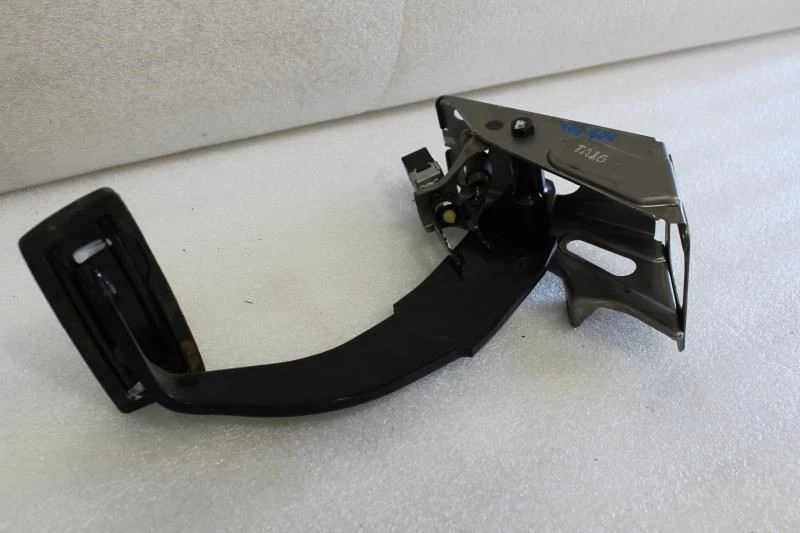 Pedal freno ACURA RL 1996 1997 1998 1999 2000 2001 2002 2003 2004 Foto 2 de 4