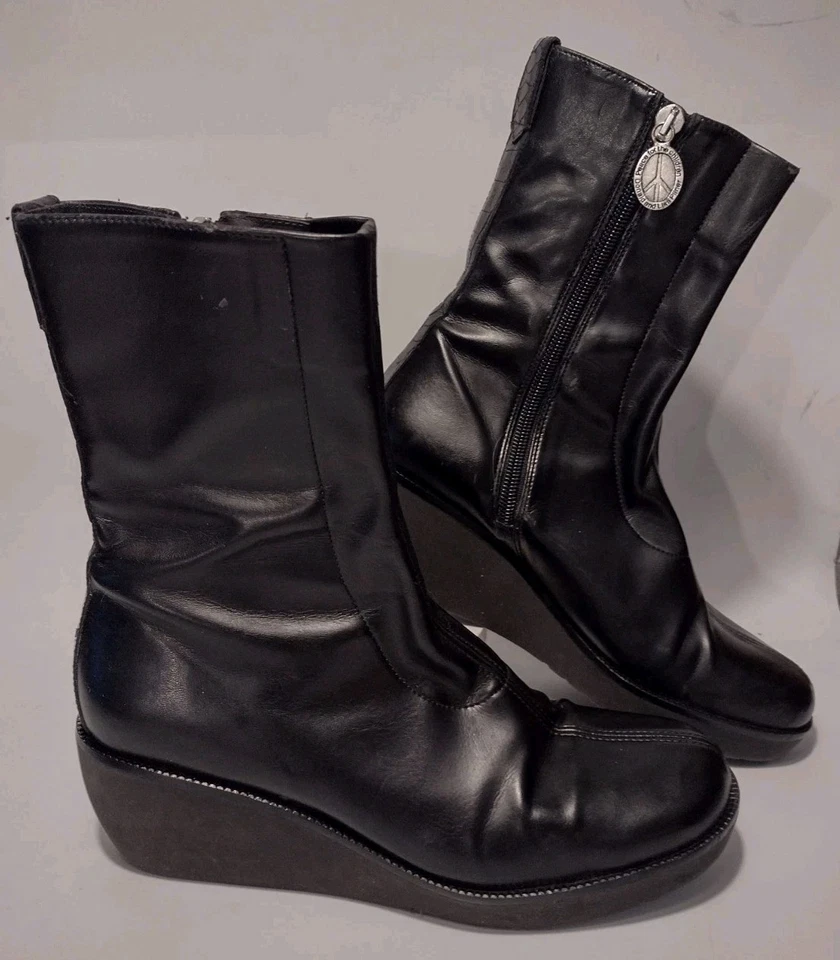 Lote de 2 pares de botas pretas Donald Pliner tamanho 7 M modelos Ninja e Naner - Imagem 3 de 4