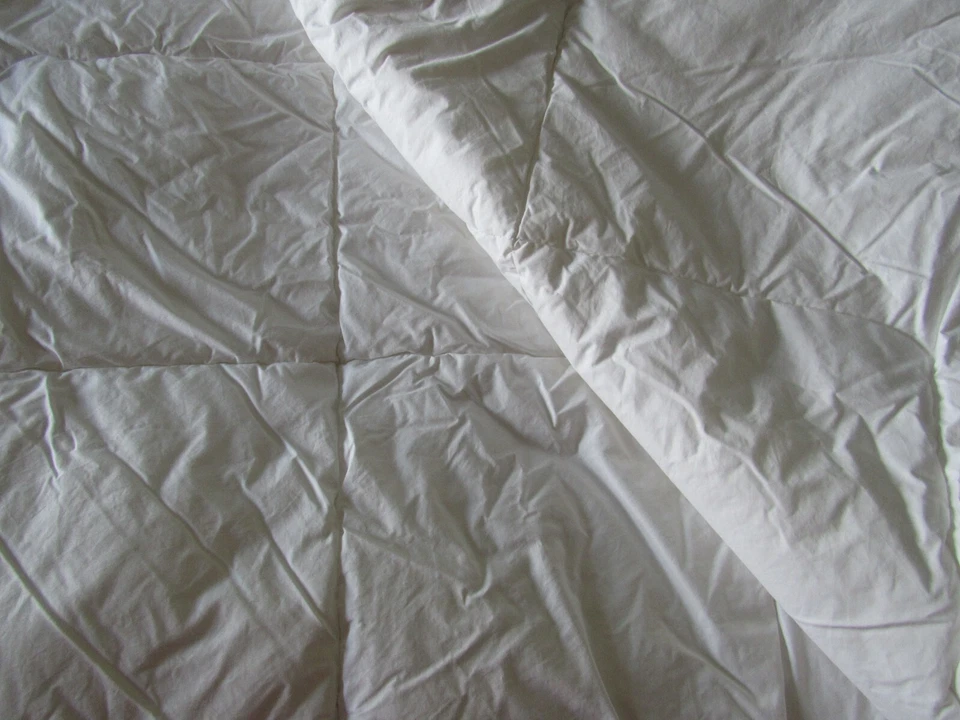 FIELDCREST CANNON WHITE POLY FILL COMFORTER DUVET INSERT 88"X88" FULL/QUEEN EXCL - Image 3 of 4