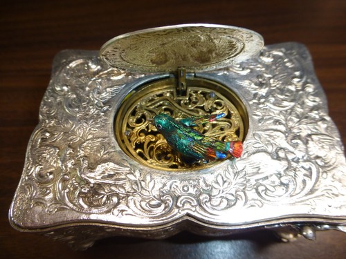 Antique Sterling Silver Swiss Singing Bird Box Unique Singing Tone Rare Movement - Picture 3 of 17