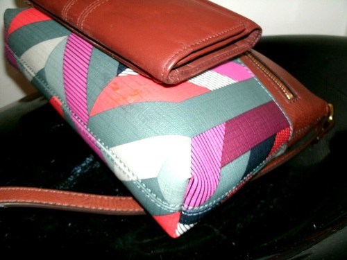 Fossil Lovely Fiona Multi-Color w/Tan Trim Crossbody with Tan Fossil Wallet EUC! - Picture 5 of 12