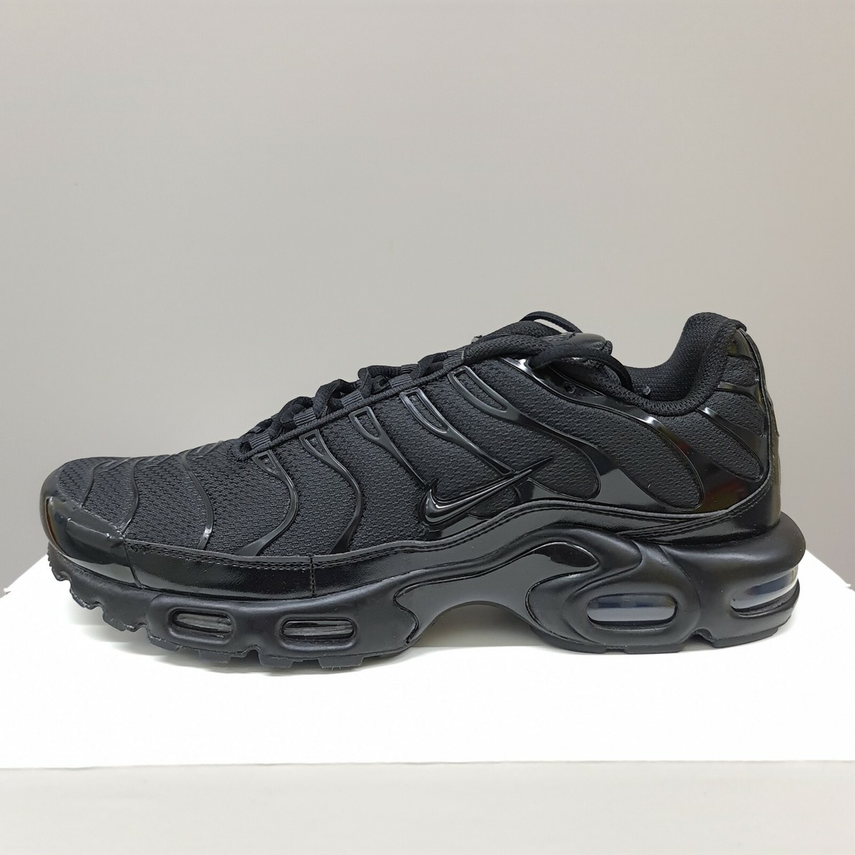 靴 air max plus triple black ninja Nike Air Max Classics Go Stealth in 
