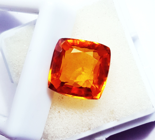 Saphir Orange Naturel De Madagascar 8.8 X 4.8 Mm - Traité Par Diffusion Au Béryllium, 0.98 Carats