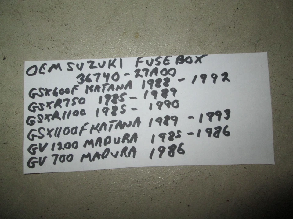 OEM SUZUKI GSXR750 / 1100 GSX600F / 1100F KATANA MONTAJE DE CAJA DE FUSIBLES 36740-27A00 Foto 4 de 4