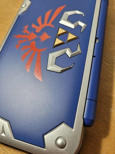 Nintendo 2DS XL Hylian Shield Console + OEM Charger *Very Good Screens* - Picture 3 of 22