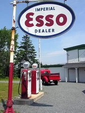VINTAGE CANADIAN ESSO GAS STATION PHOTO  (202-i)