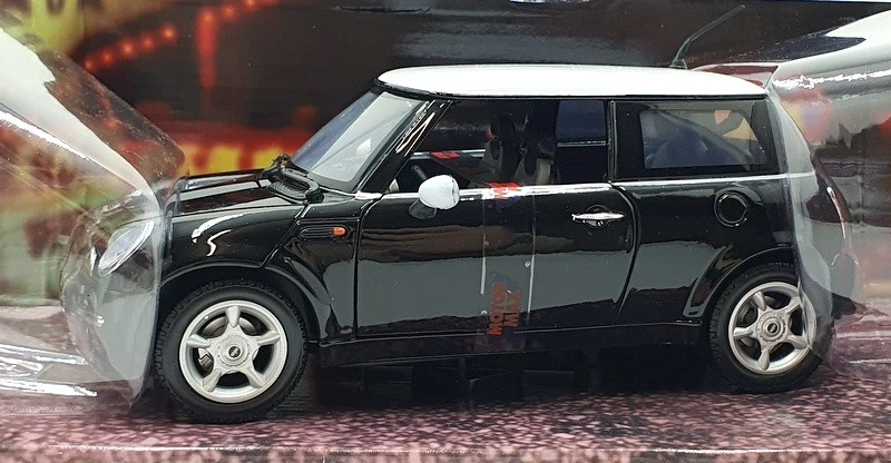 Motormax 1/18 Scale - 73114 - MINI Cooper - Black/white - Image 4 of 4