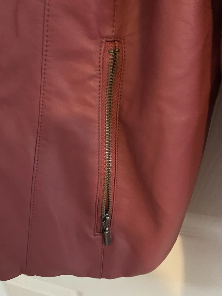 全新 OSO Casuals 橄榄人造皮革长袖荷叶边拉链前夹克 — 第 4/4 张图片