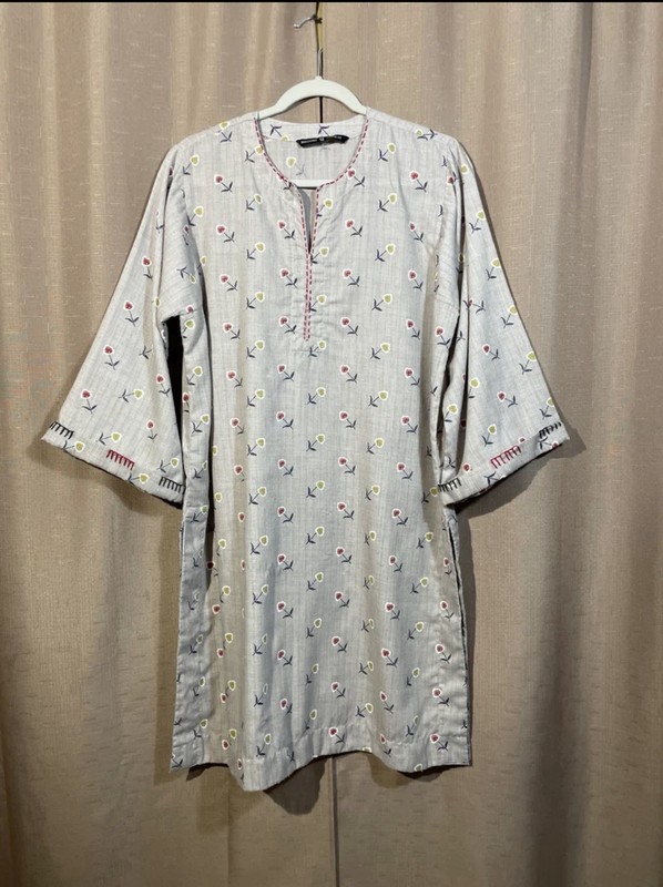 Beechtree Women's 12 Embroidered Floral Kurta Beige GUC