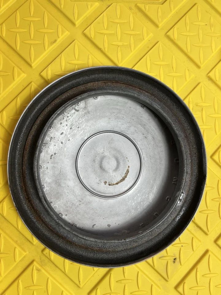 Tapa central Oldsmobile Toronado Rally vintage años 60 (13x13 43) Foto 4 de 4