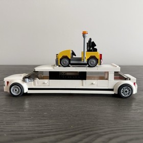 Lego City: Airport VIP Service (60102) 100% Complete with Manuals Retired 2016