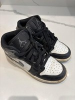 Nike Shoes For Kids Size 3.5 Uk Very Good Conditions Black And White Laced Up