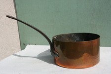 grande casserole en cuivre.