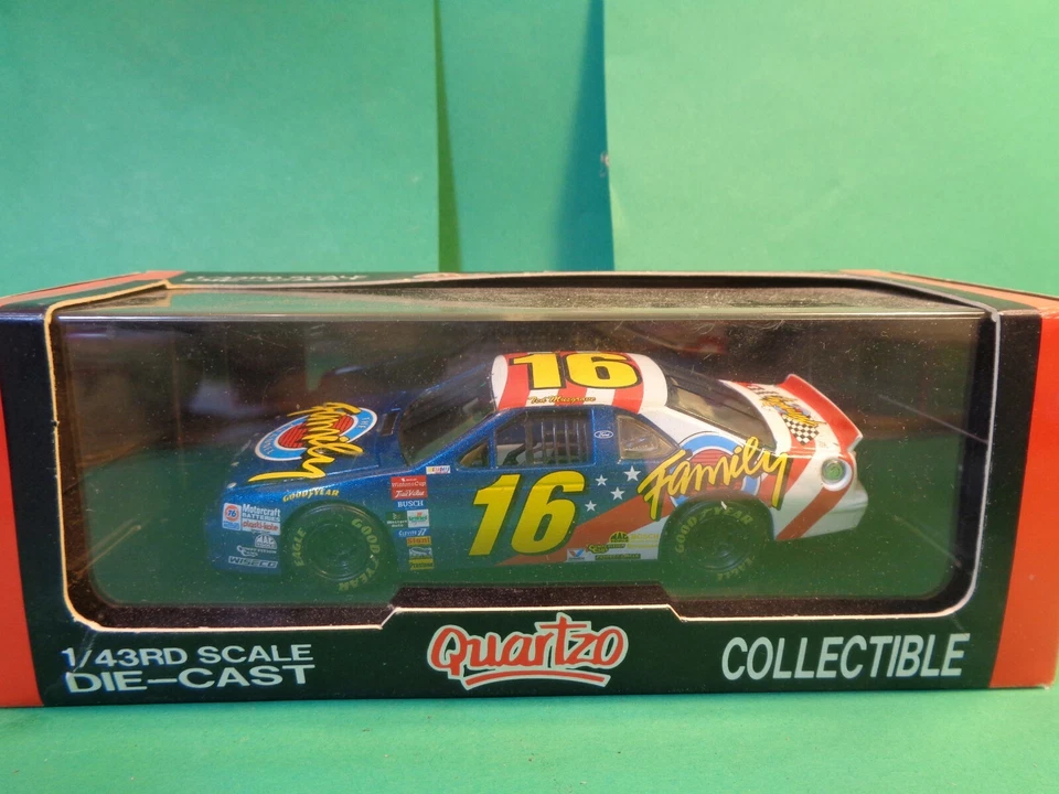 Coche fundido a presión Quartzo, escala 1/43, Ted Musgrave #16 Family Channel, Ford (nuevo) Foto 3 de 4