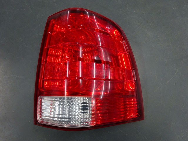 FORD EXPEDITION: Right Passenger Tail Light Assembly 2003 2004 2005