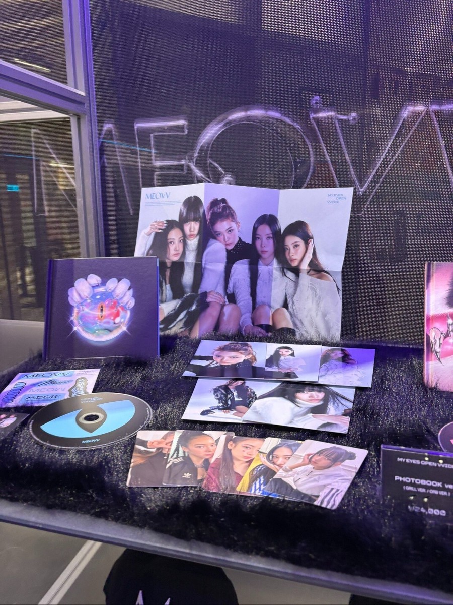 MEOVV MYEYESOPENVVIDE popmerch トレカ In Stock ] 미야오 MEOVV 1st EP ALBUM [ MY EYES OPEN VVIDE