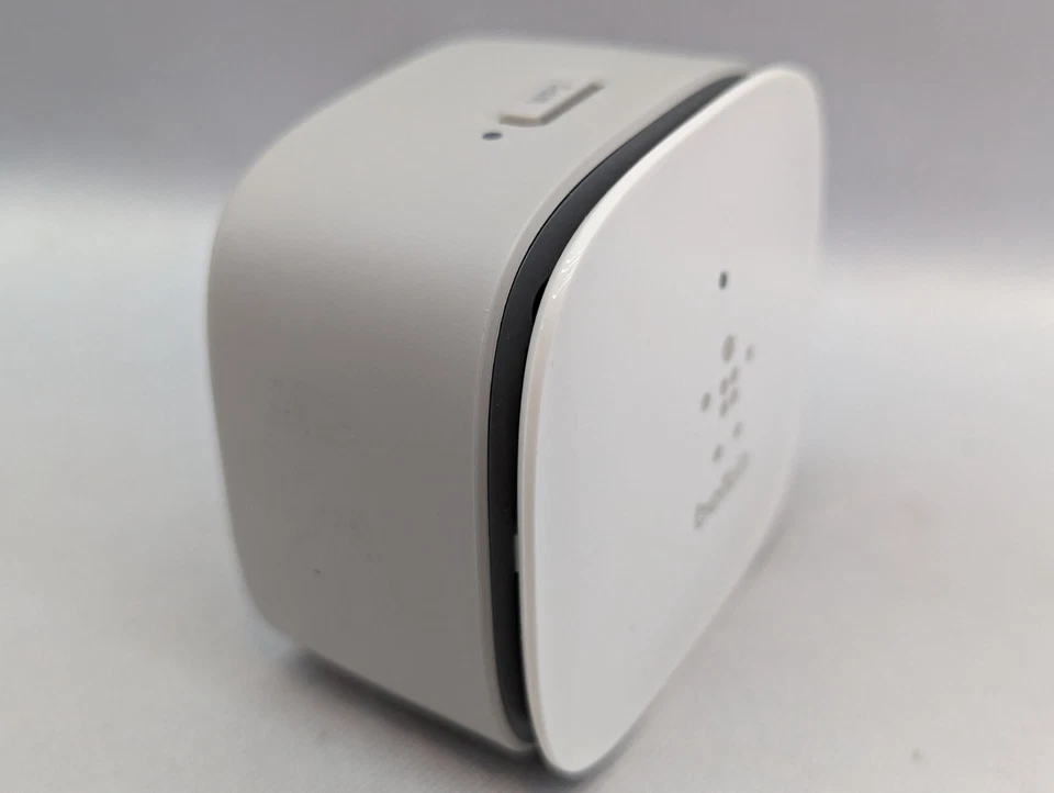 BELKIN N300 WALL-MOUNT Plug WIRELESS RANGE EXTENDER Booster (F9K1015V1) M - Image 2 of 4