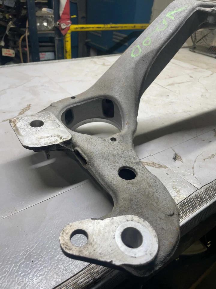 AUDI Q7 2009 torre de puntal soporte delantero soporte montaje OEM Foto 2 de 4