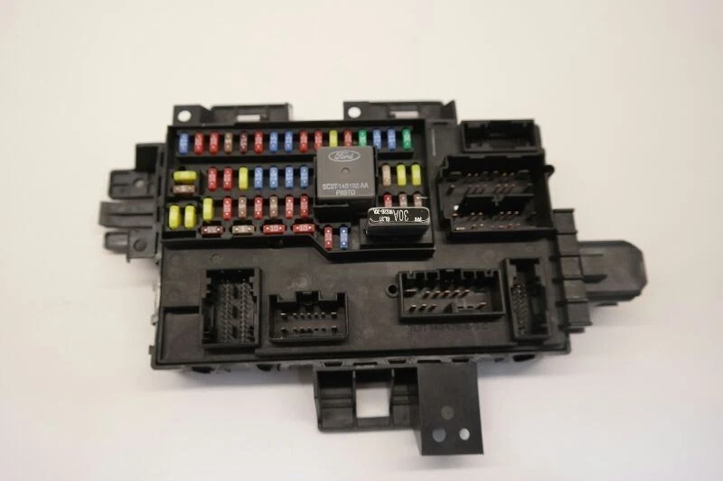 Lincoln MKS 2010 caja de fusibles interior OEM AA5T 15604 DA Foto 3 de 4