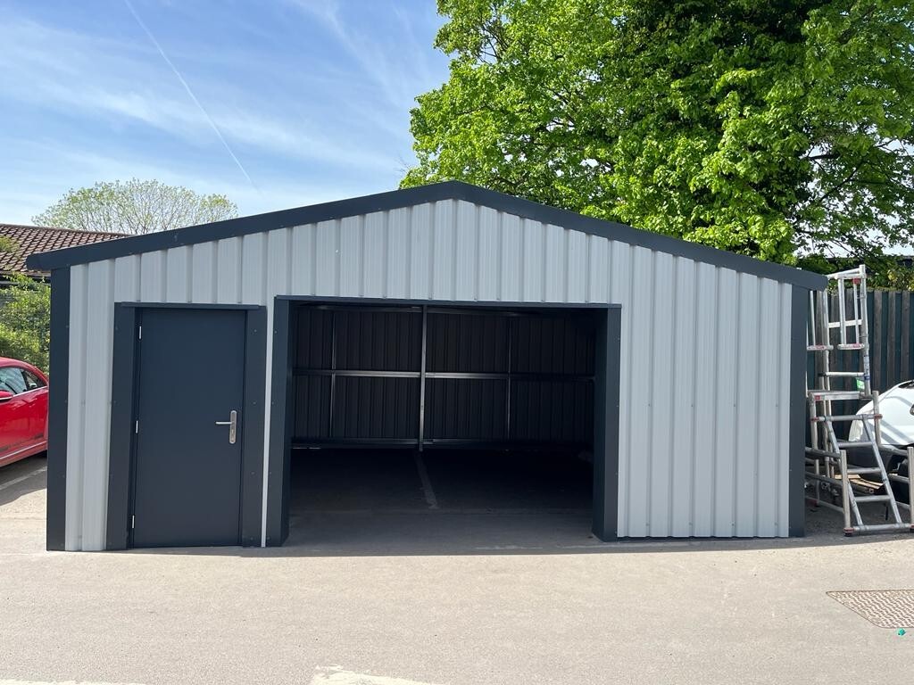 Garage/Workshop Prefabricated steel building UK