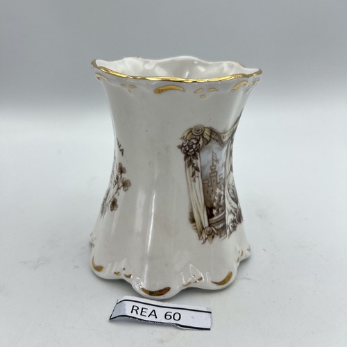 Tazza Boccale Inglese da collezione Regina Vittoria Casa Reale commemorativa '80 - Picture 2 of 7