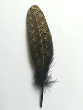 BLACK AND GOLD REAL GOOSE FEATHERS 17 - 22CM. HATS, ARTS & CRAFTS, COSTUMES ETC
