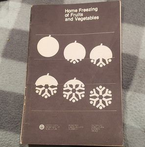 USDA Home & Garden Bulletin No. 10: Home Freezing of Fruits and Vegetables 1976
