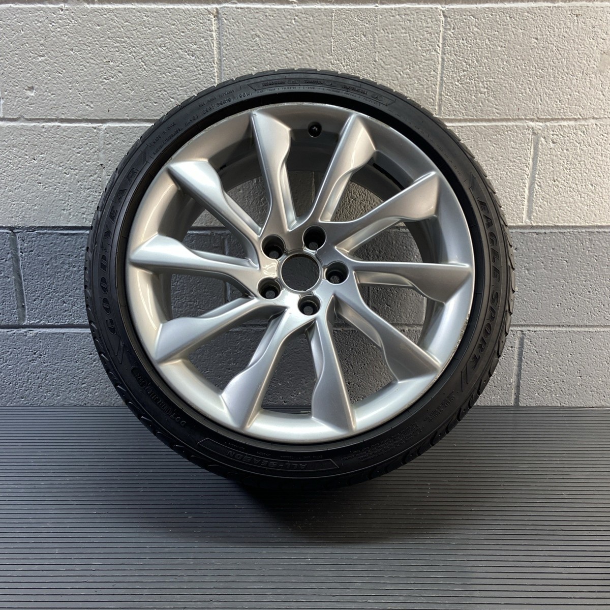 2013-2017 Audi A5 B8.5 Silver Alloy Wheel Rim W/ Tire 8.5Jx19 ET32