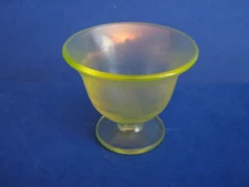 FENTON TOPAZ (YELLOW-GREEN) STRETCH GLASS OPEN SALT CELLAR/INDV NUT CUP,c1920's