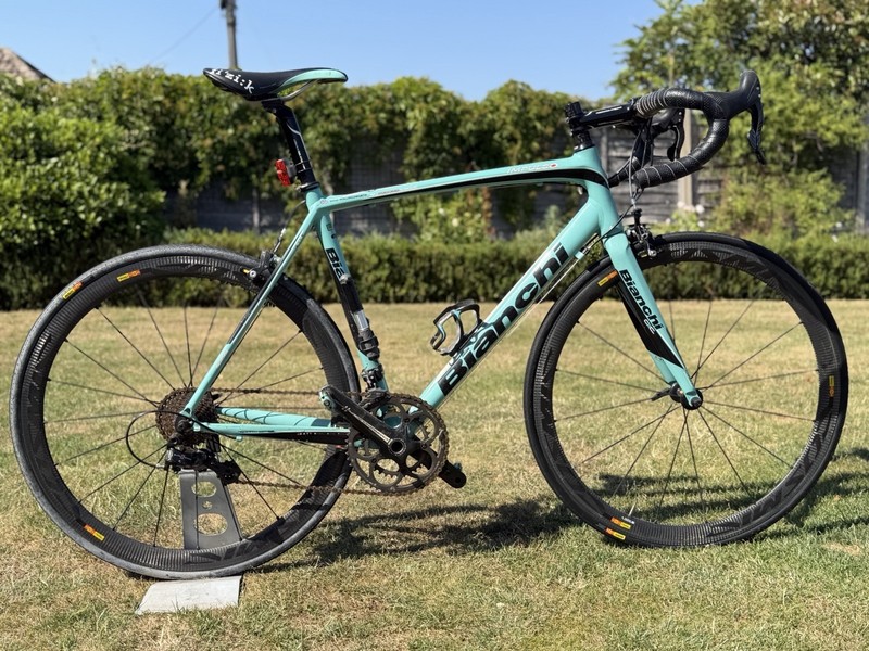 Bianchi Impulso Road Bike 57cm. Campagnolo Super Record, Mavic wheels.