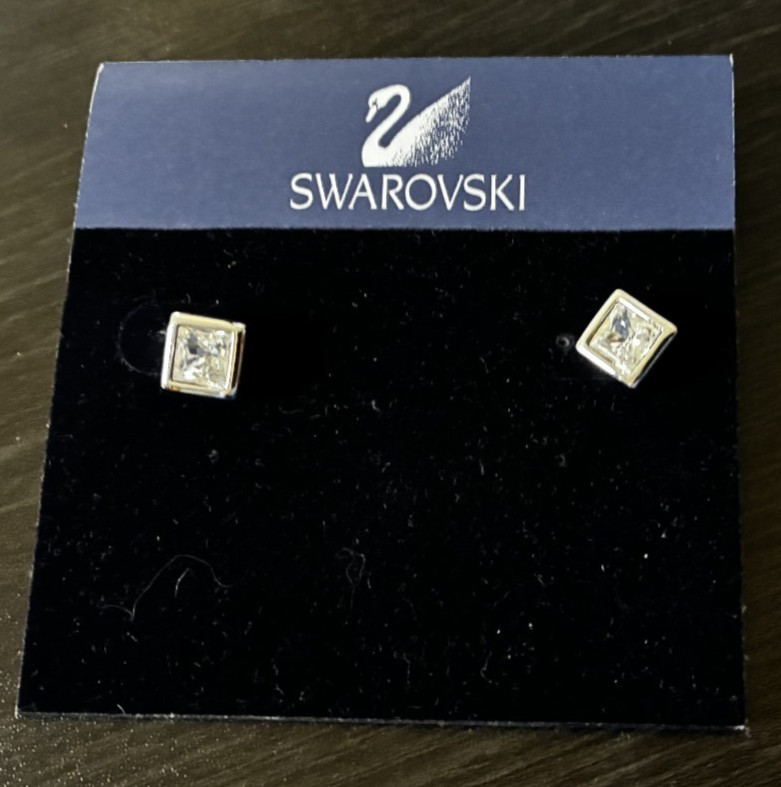 Swarovski Stud Earrings - image 8