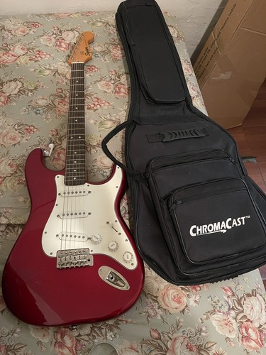 Squier Fender Stratocaster E-Gitarre Standard Cherry Red SN ISS198718