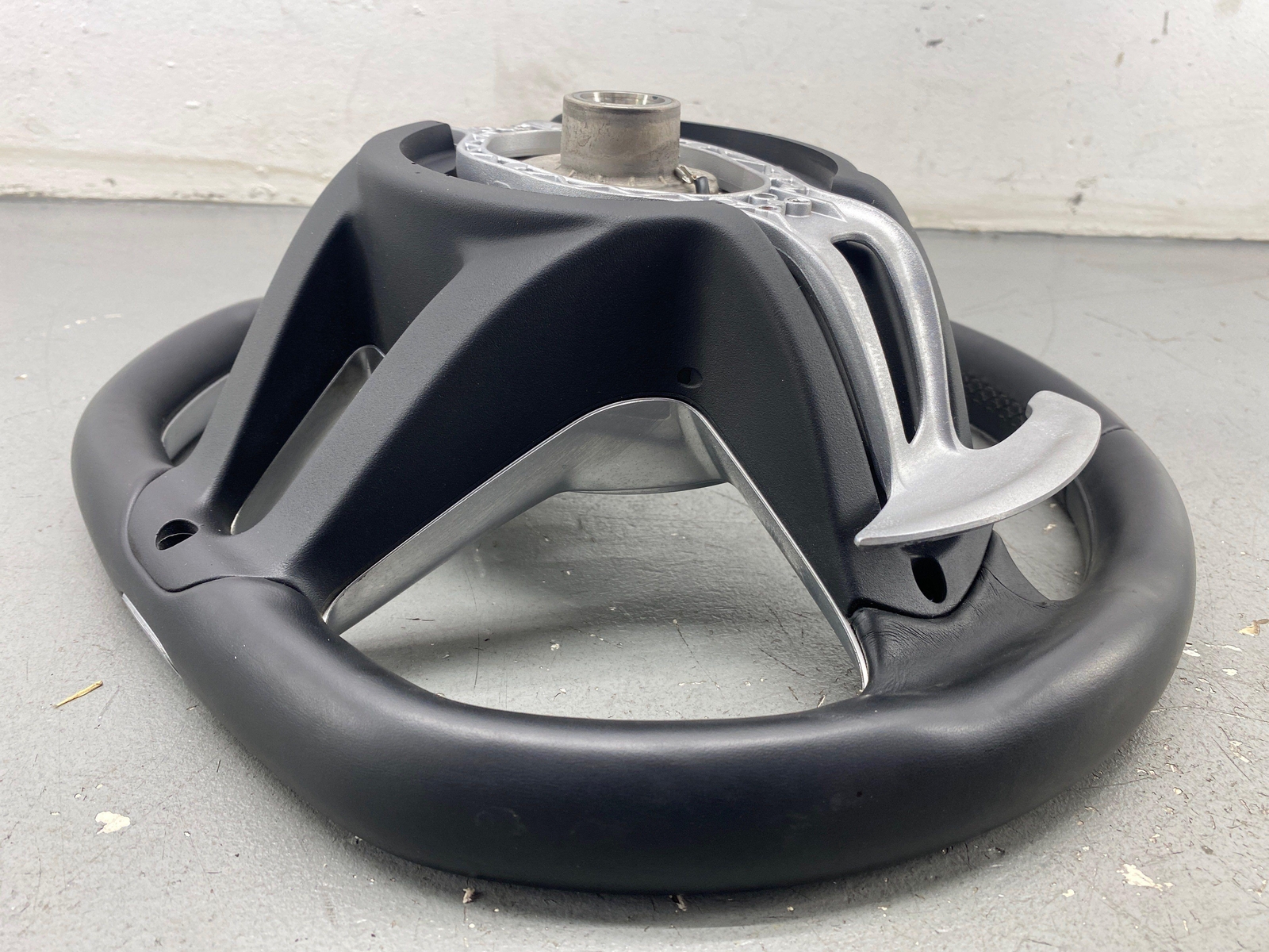 2020-2023 MCLAREN GT BLACK STEERING WHEEL W/PADDLE SHIFTERS 22NA991GP OEM 2021