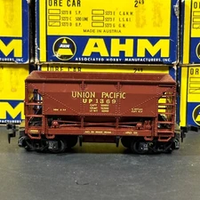 AHM #5273D - HO - Union Pacific Ore Car #1369 - Lightly Used