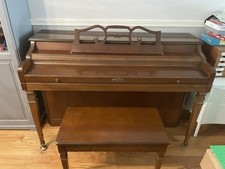 Beautiful Wurlitzer Spinet Upright Upright Pi...