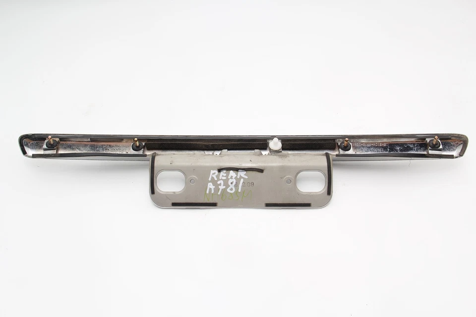 Placa de matrícula de maletero Acura RL 05-08 adorno plateado 74890-SJA-A01, A781, OEM, 2005 Foto 2 de 2