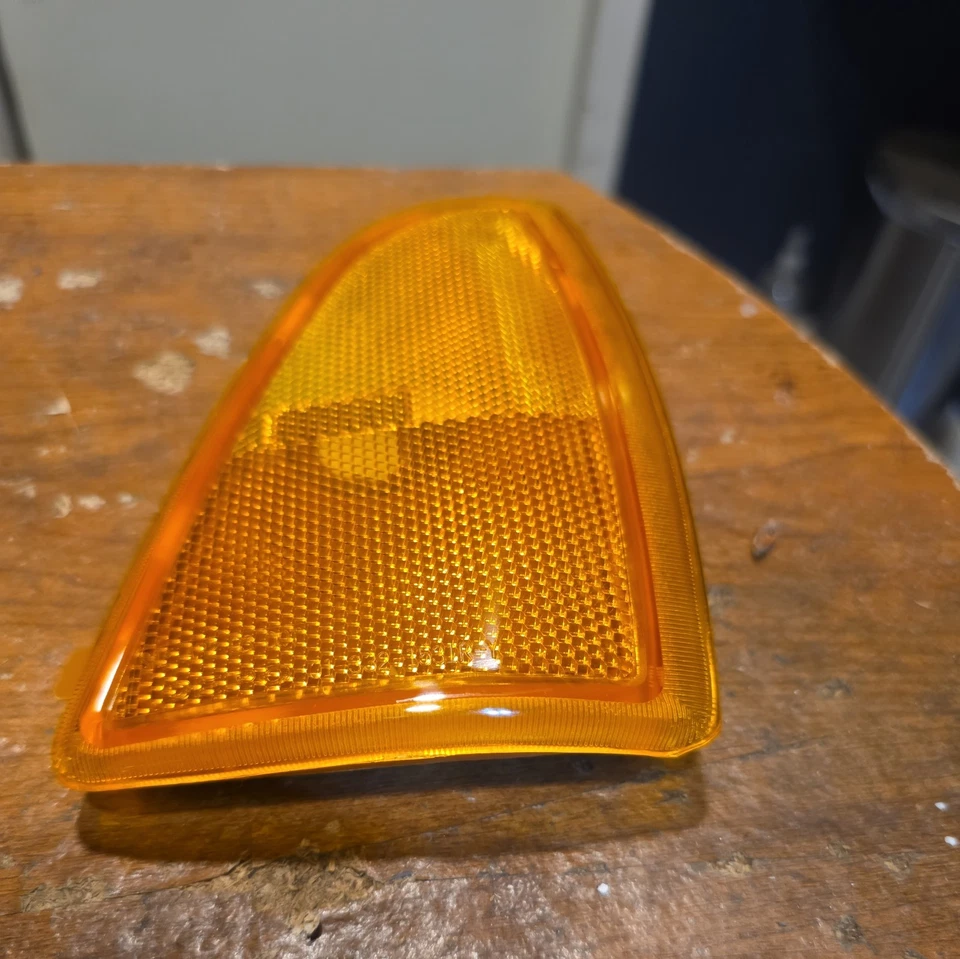 Depo Side Marker Light Assembly for 1994-1997 Chevrolet S10 332-1531R-US - Image 2 of 4