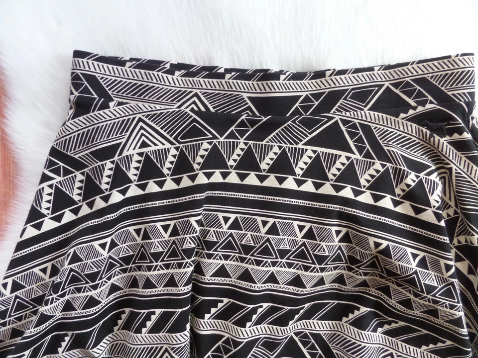 Victoria's Secret PINK Aztec Print Skater Skirt Beige Black Excellent size M - Image 2 of 4