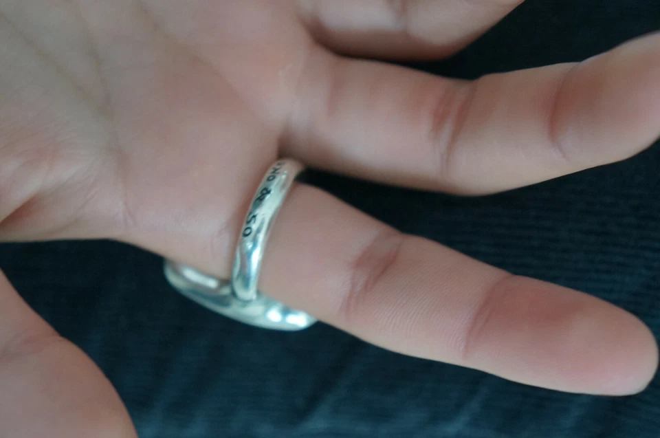 NUEVO Anillo Grabado Uno De 50 Piedra Triángulo Negro Plata Estampado 6 S Foto 4 de 4