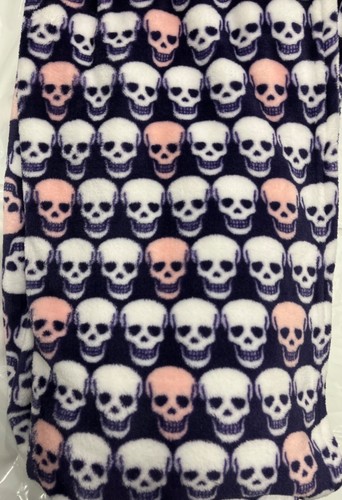 Betsey Johnson White Pink Skulls Purple Ultra Soft Plush Throw Blanket 50” X 70” - Picture 2 of 2
