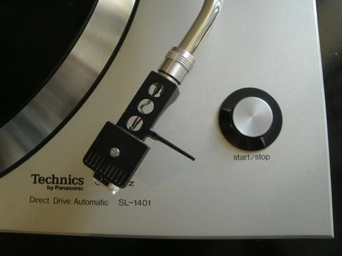 Technics SL-1401 Quartz Direct-Drive Turntable With Audio Technica Cartridge